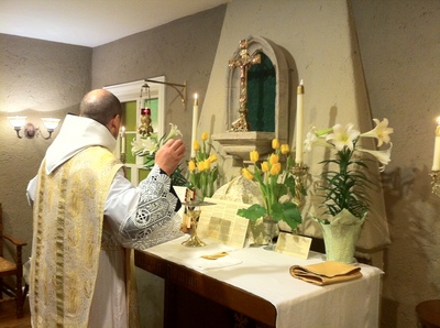 Pascha Mass of the Day 2011.jpg